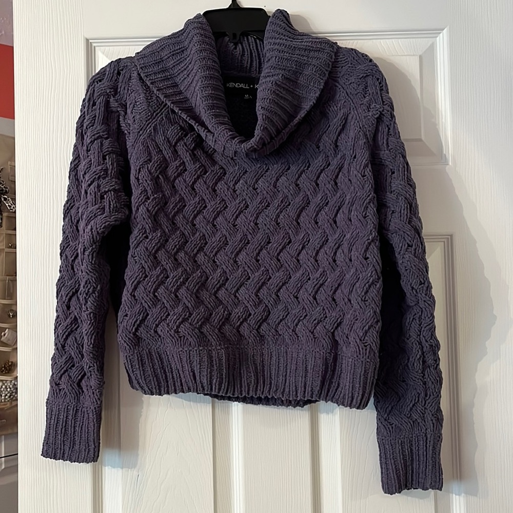 Kendall and Kylie sweater M